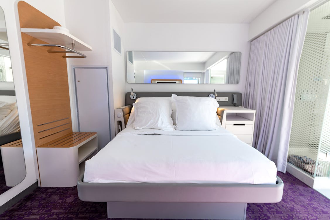 Gratis Fotos de stock gratuitas de adentro, airbnb, almohada Foto de stock